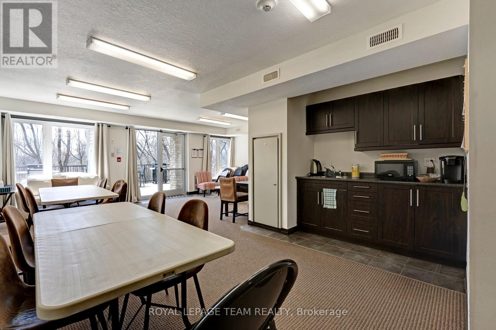 209 - 398 Van Buren Street