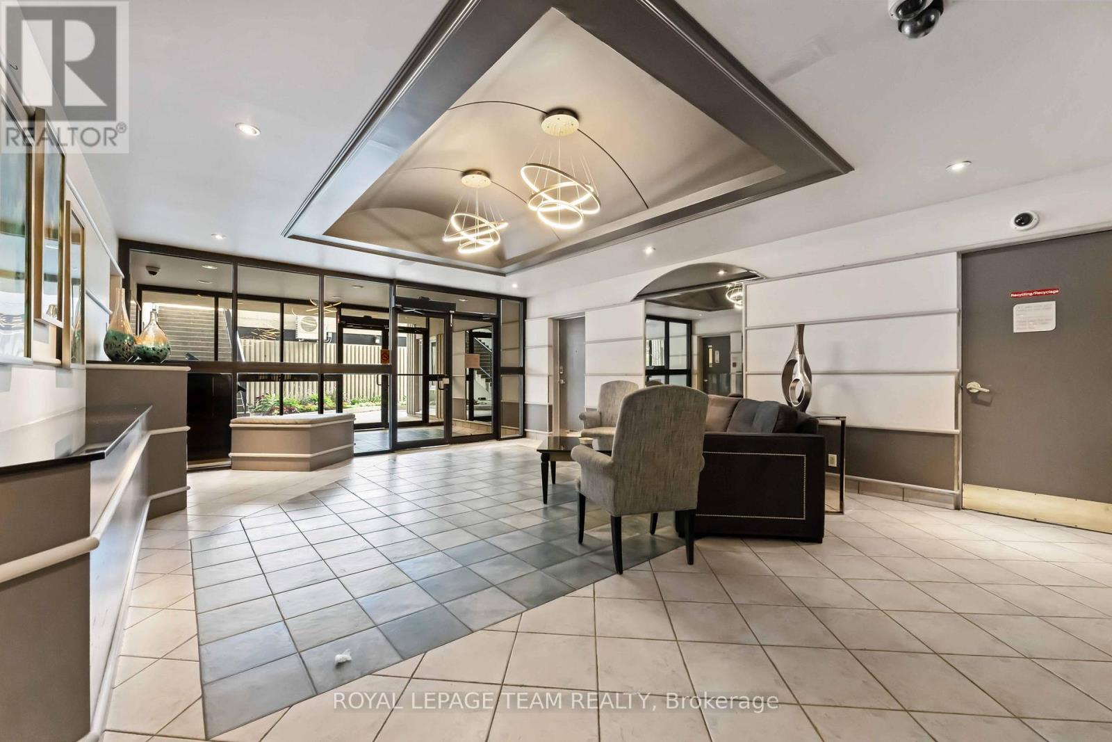 606 - 158c Mcarthur Avenue