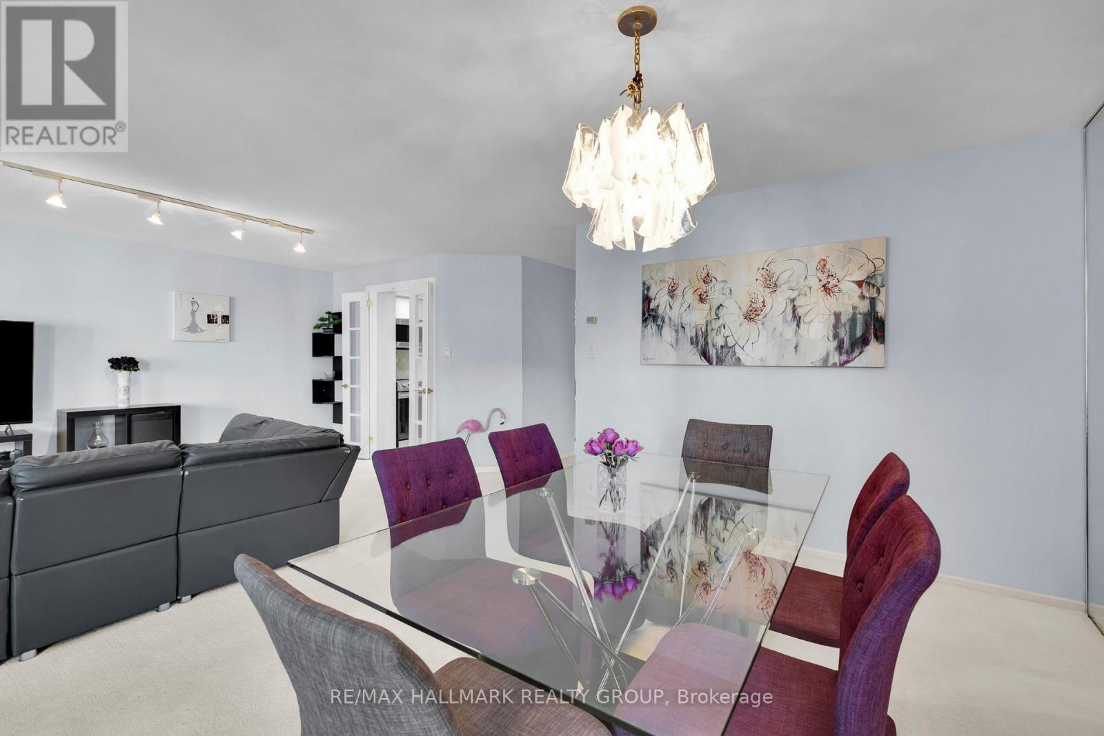 810 - 151 Bay Street