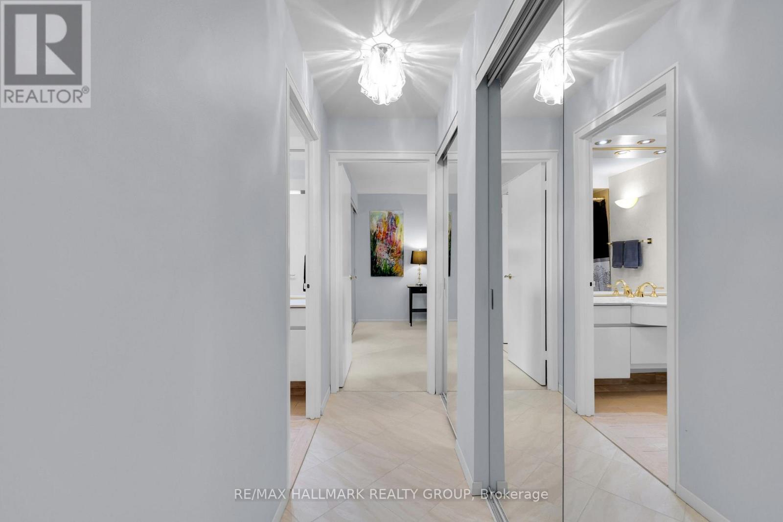 810 - 151 Bay Street