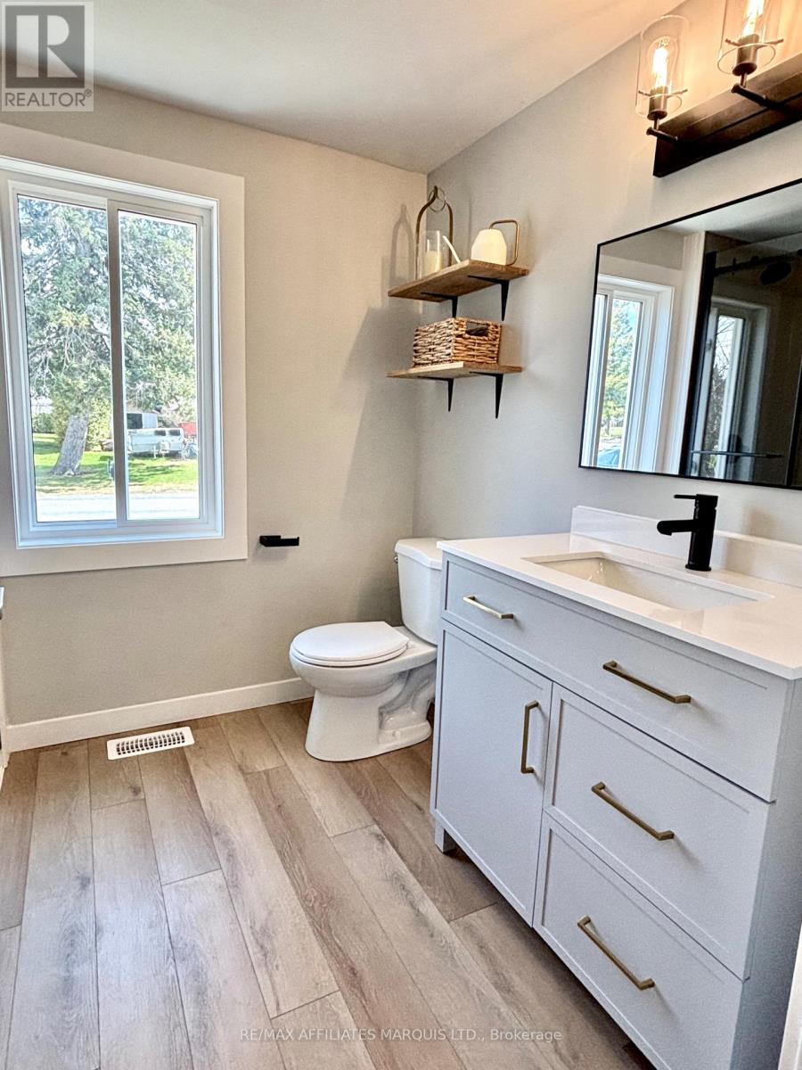 19 Alexander Street W