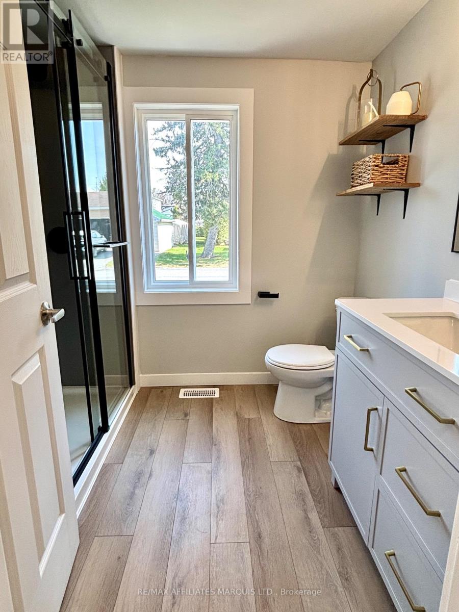 19 Alexander Street W