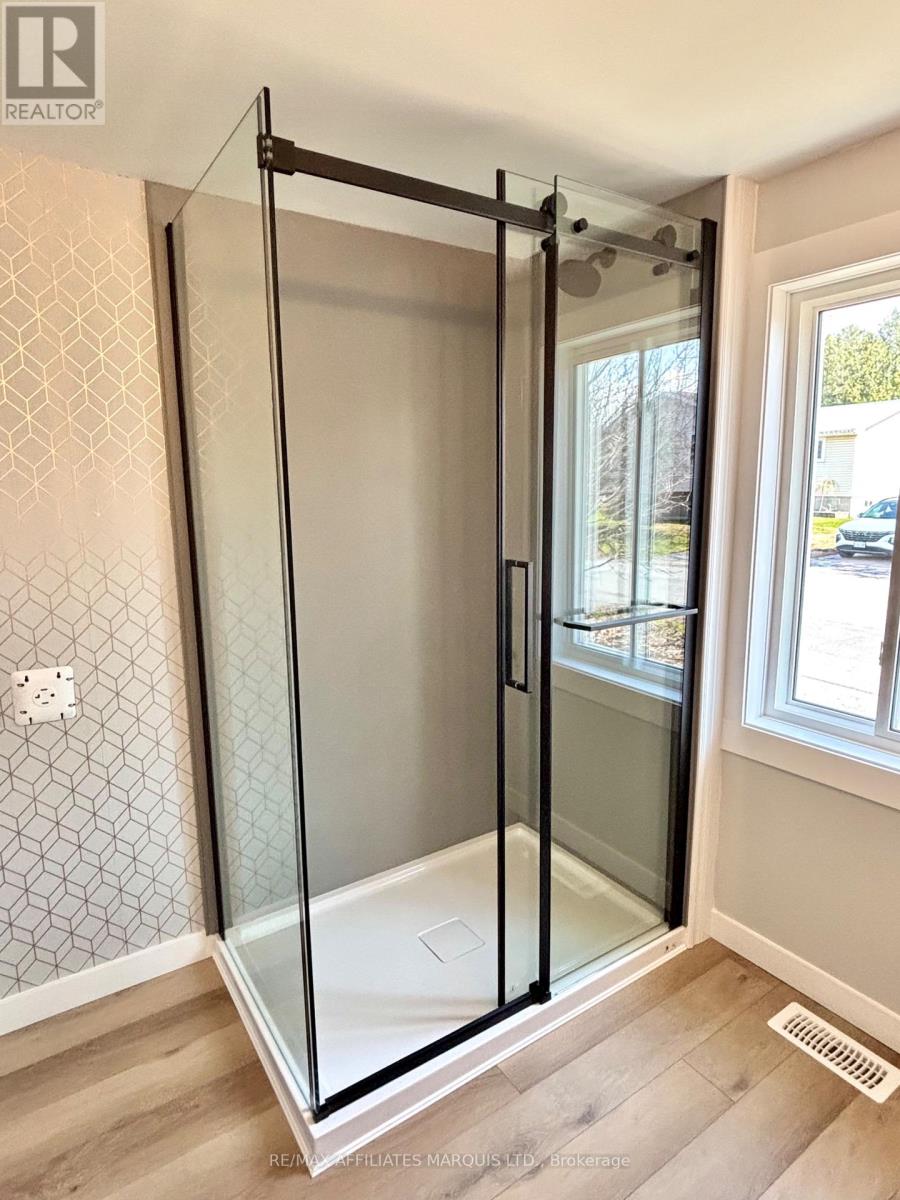 19 Alexander Street W