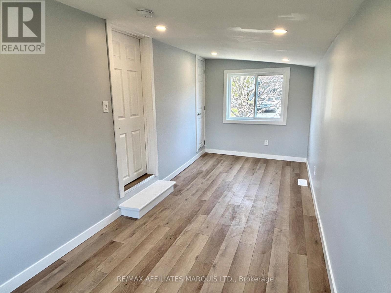 19 Alexander Street W