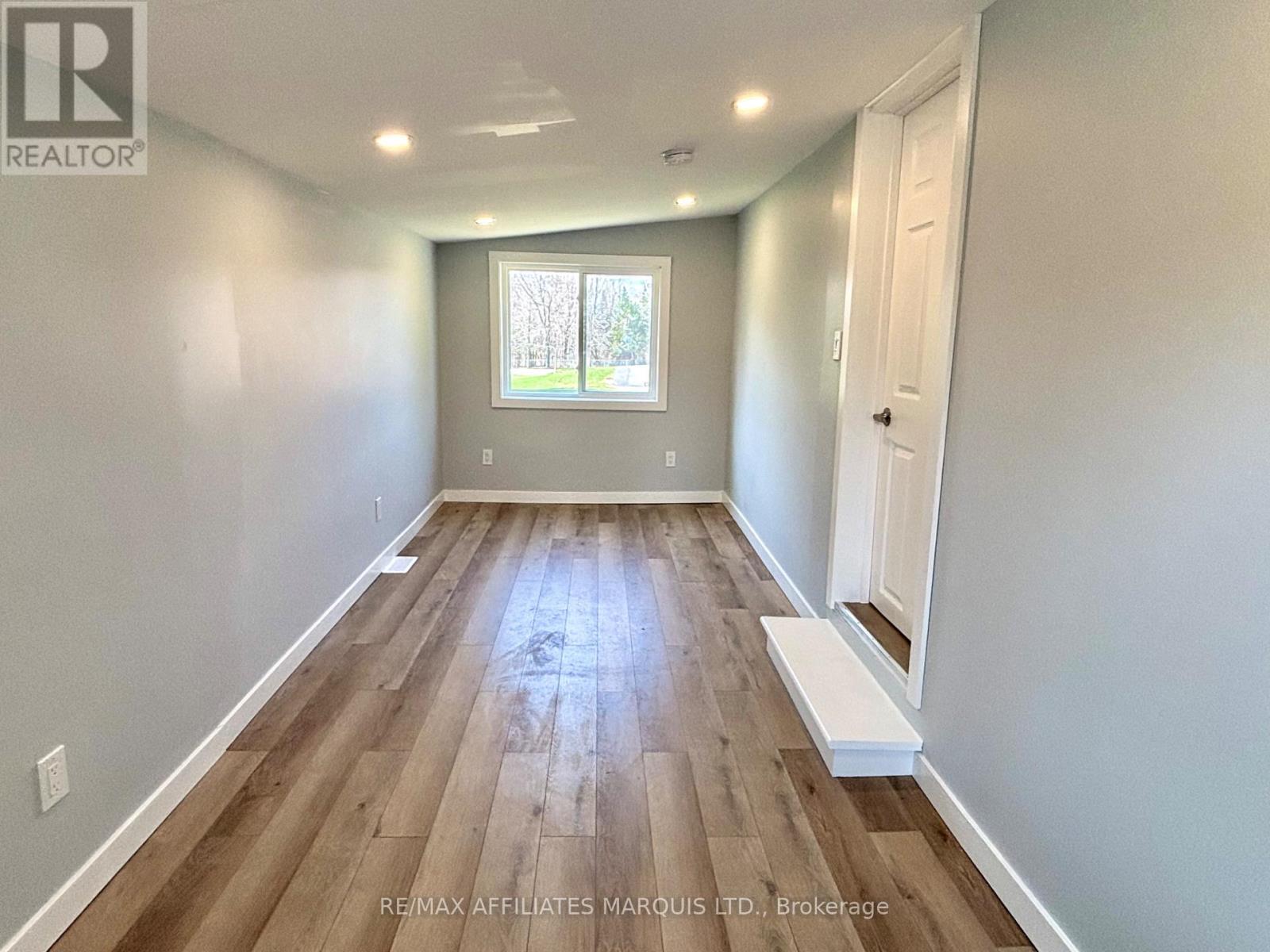 19 Alexander Street W