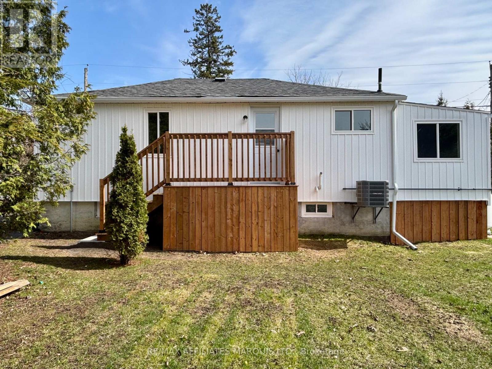 19 Alexander Street W