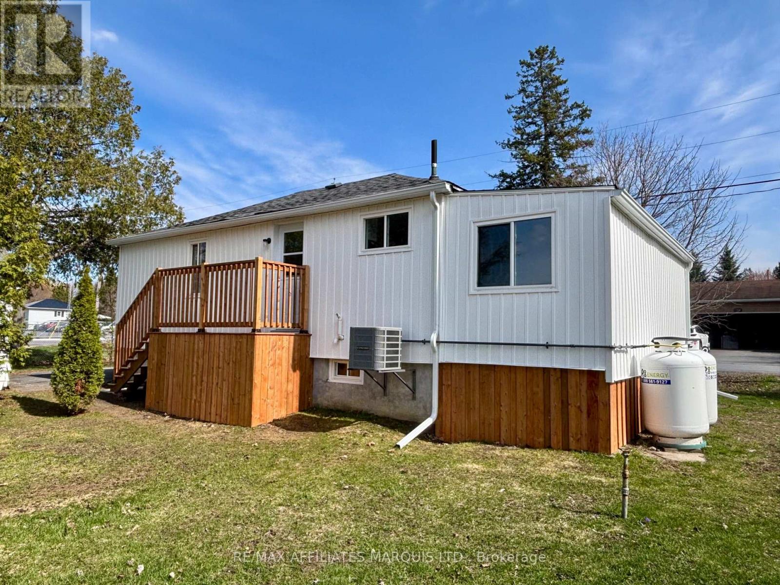 19 Alexander Street W