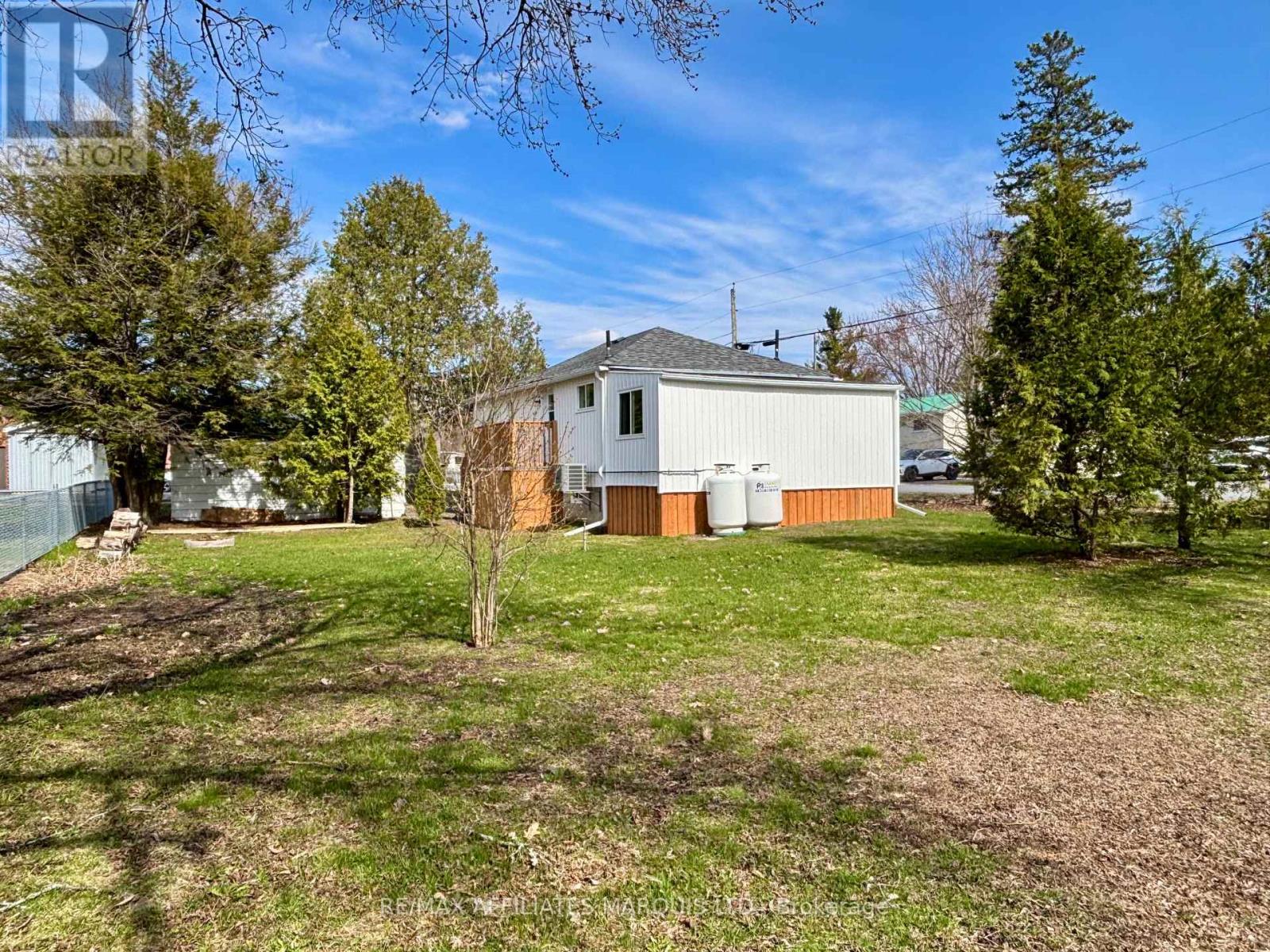 19 Alexander Street W