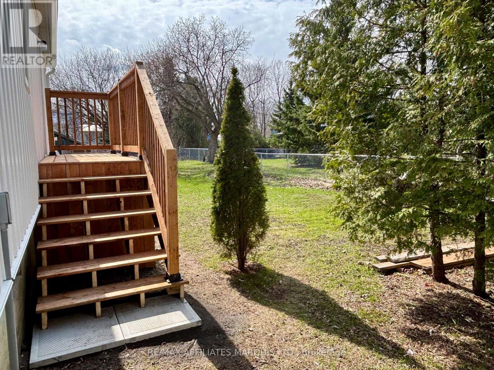 19 Alexander Street W