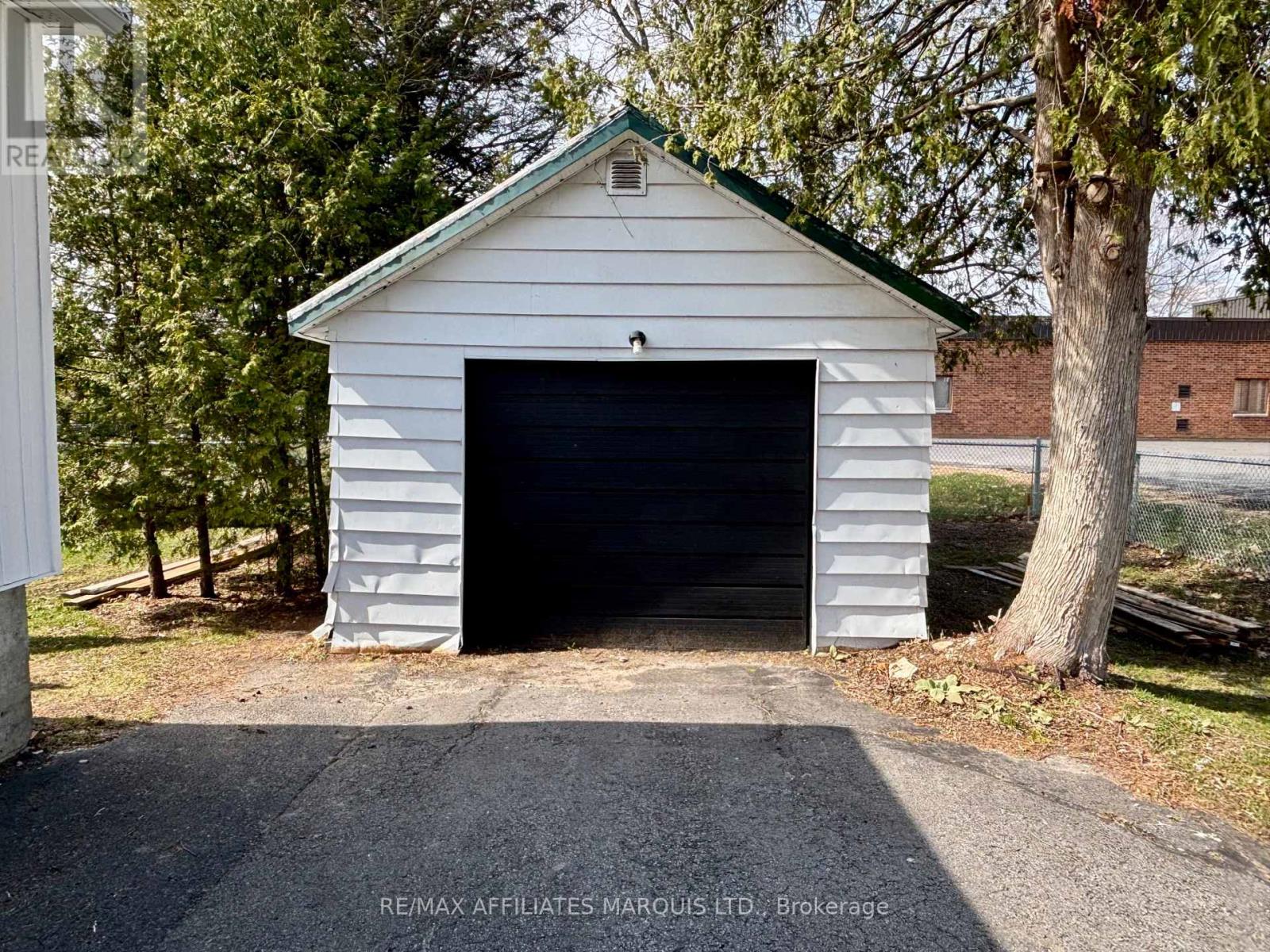 19 Alexander Street W