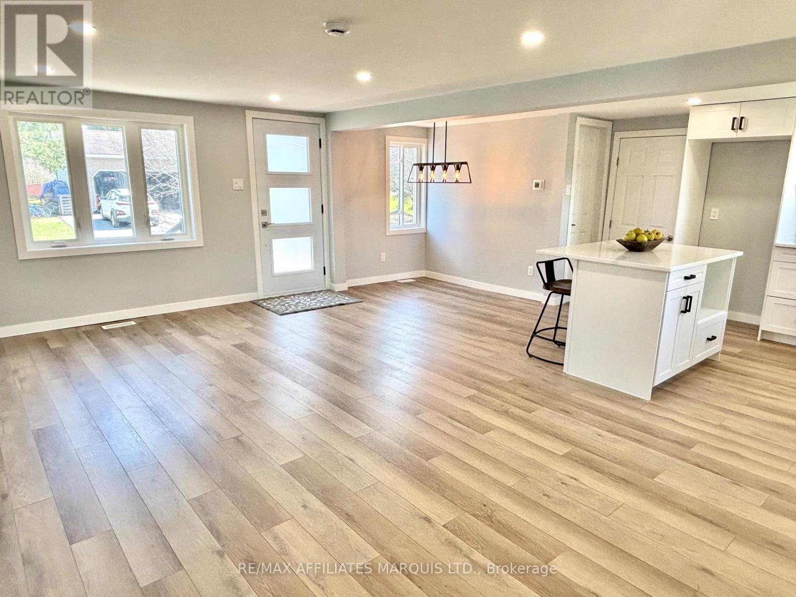 19 Alexander Street W