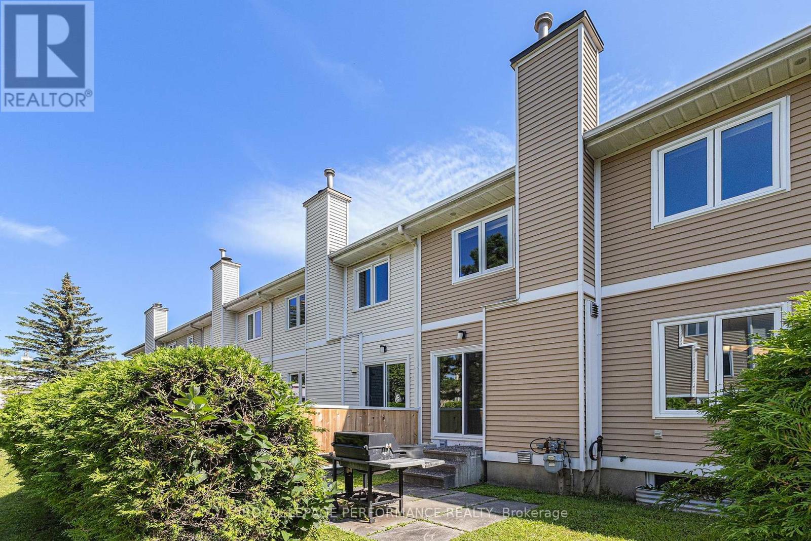 2015 Summerfields Crescent