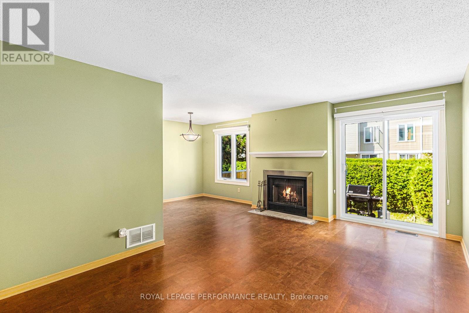 2015 Summerfields Crescent