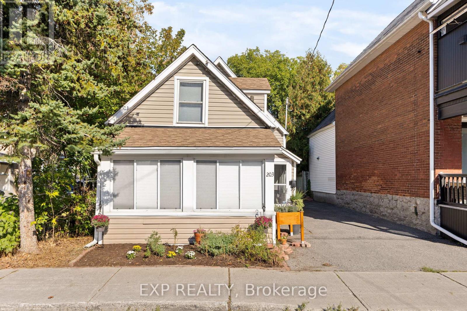 203 Carruthers Avenue