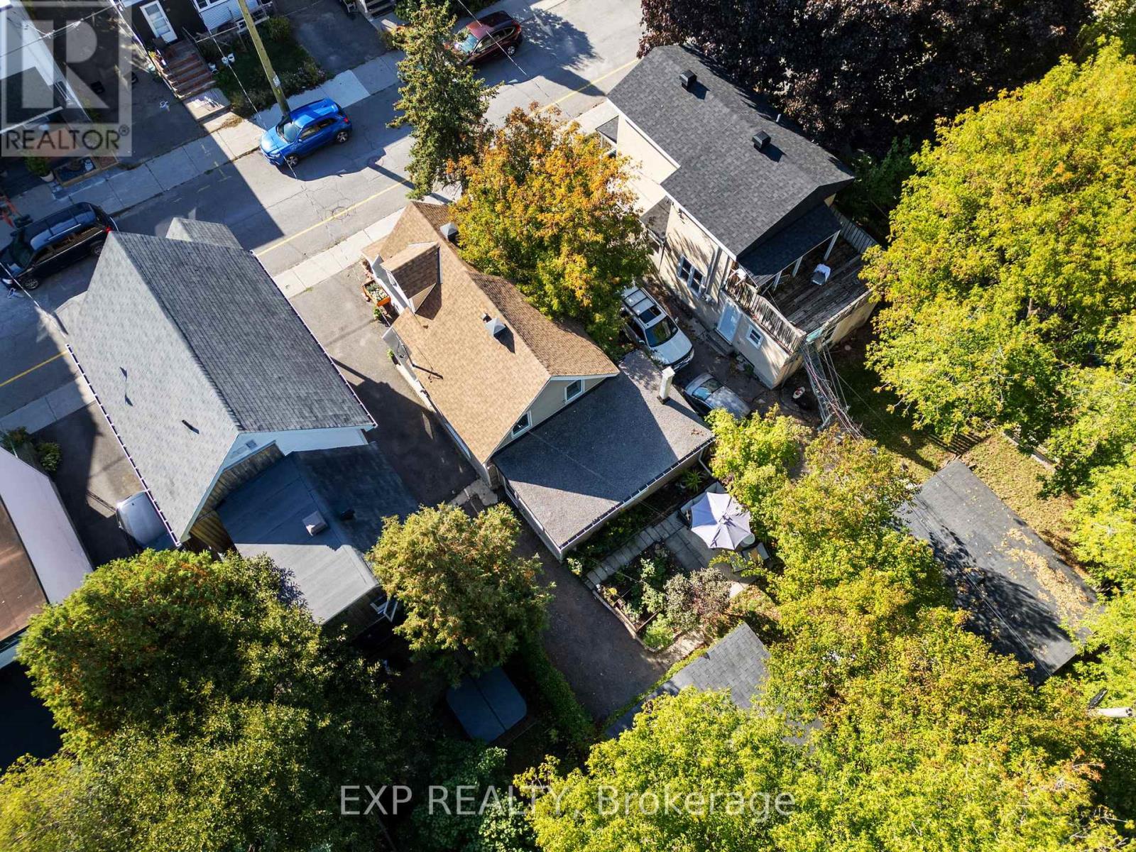 203 Carruthers Avenue