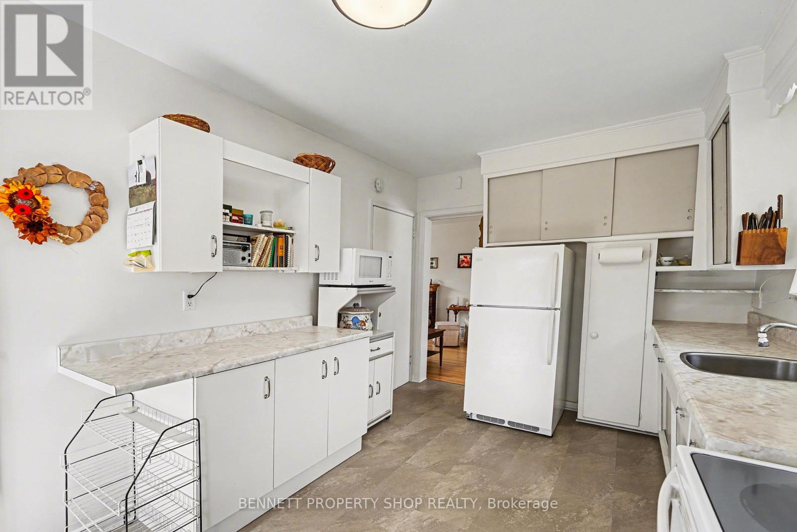 1953 Saunderson Drive