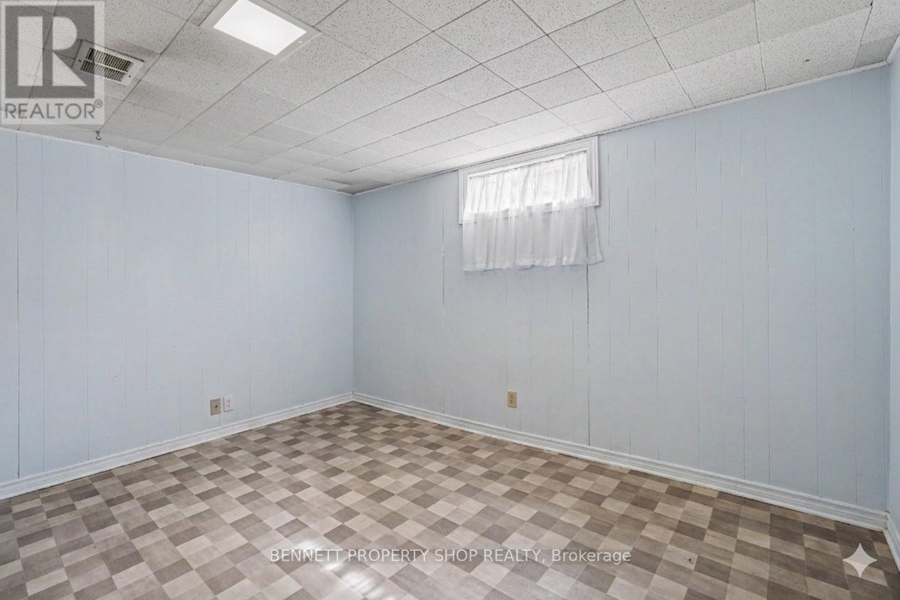 1953 Saunderson Drive