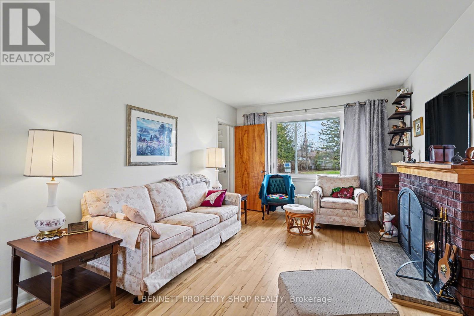 1953 Saunderson Drive