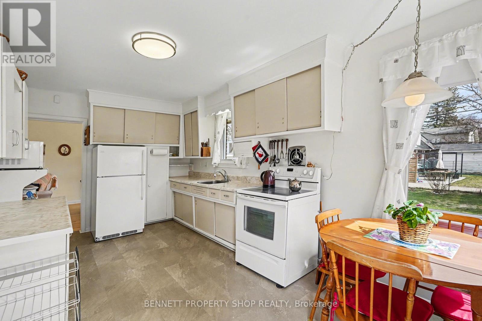 1953 Saunderson Drive