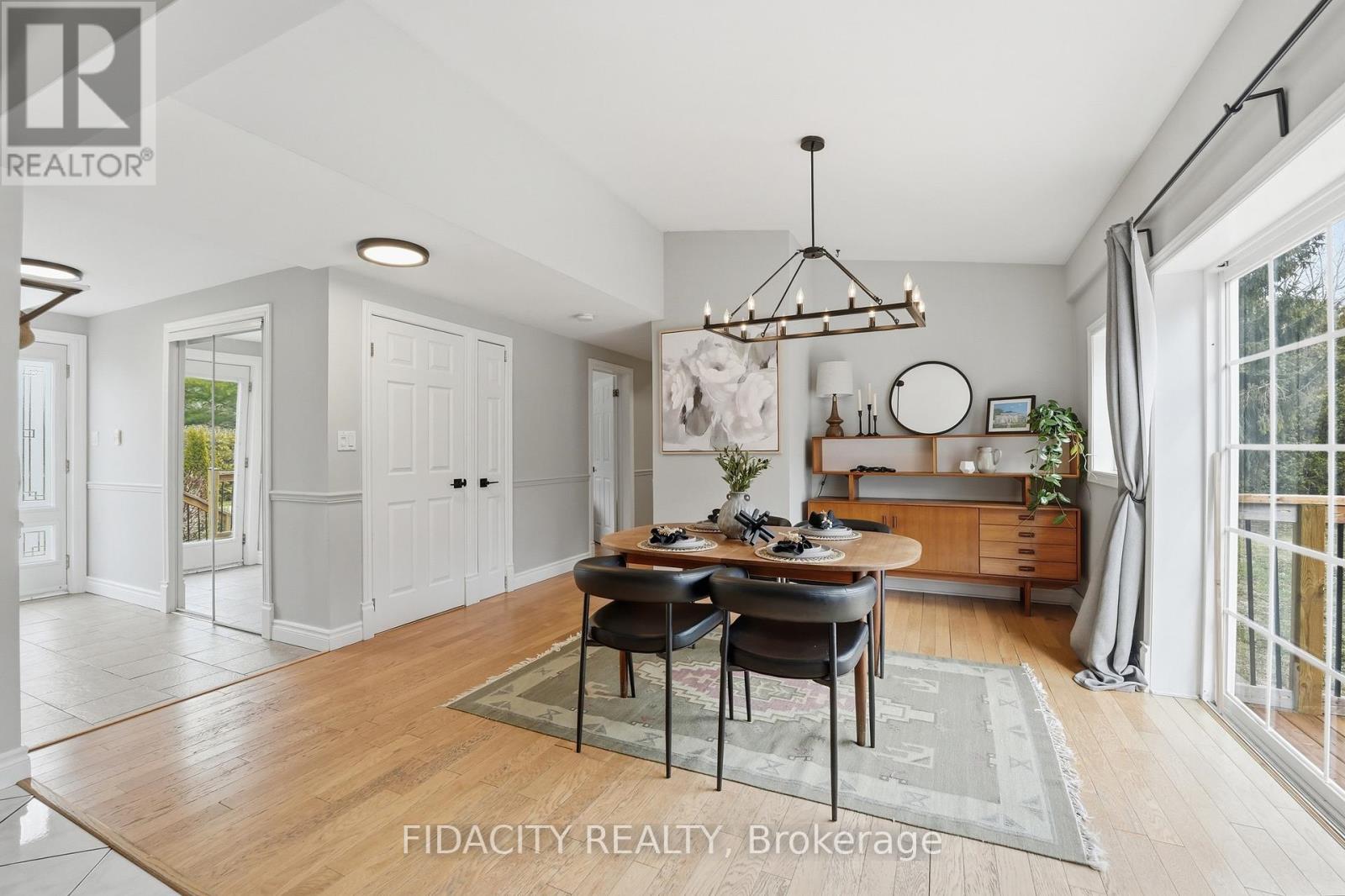 6560 Jack Pine Crescent