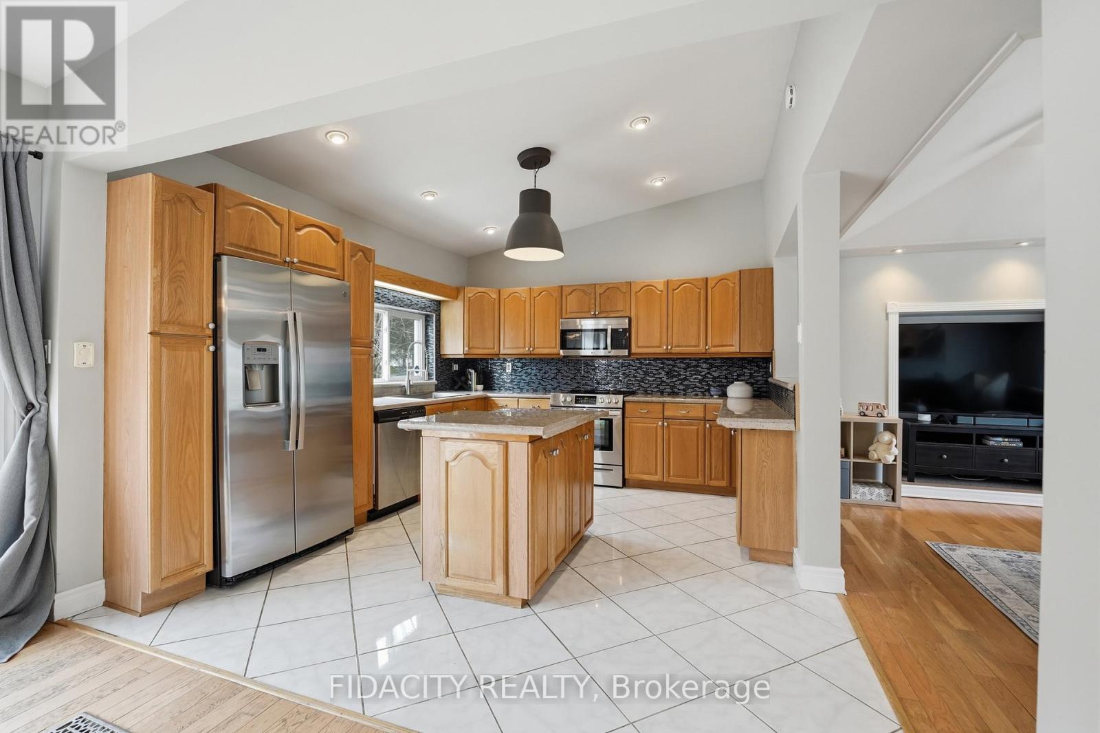 6560 Jack Pine Crescent