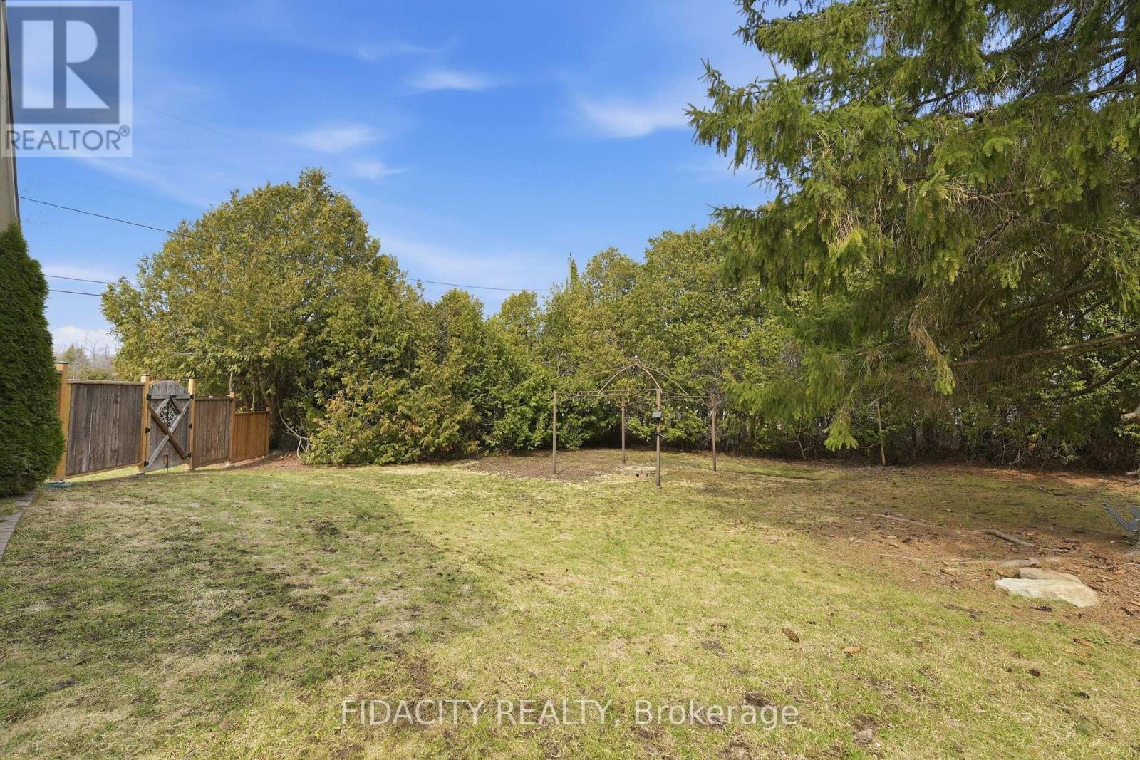 6560 Jack Pine Crescent