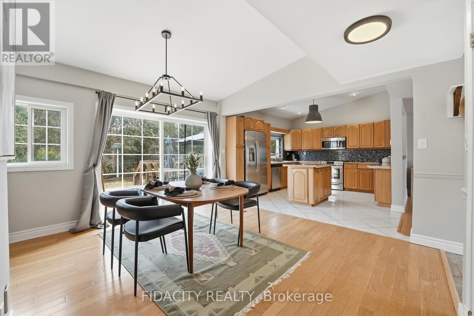 6560 Jack Pine Crescent