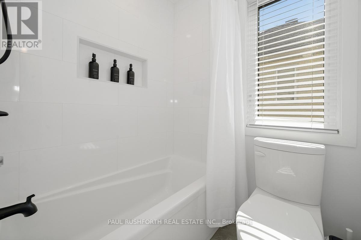 338 Kinghorn Crescent