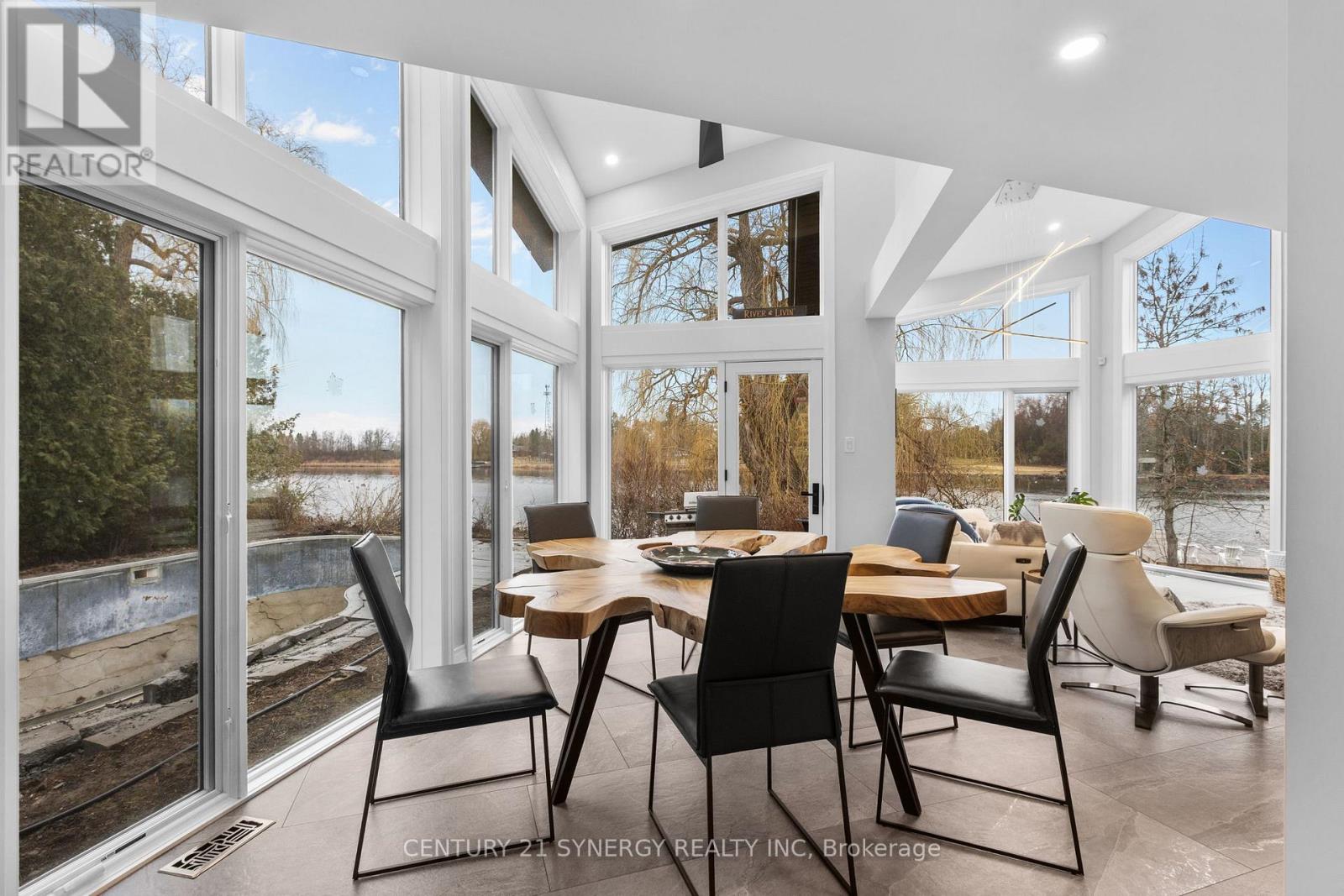 2318/2316 Summerside Drive