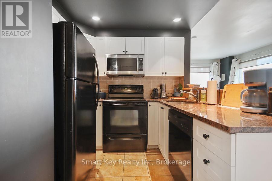 911 - 200 Besserer Street