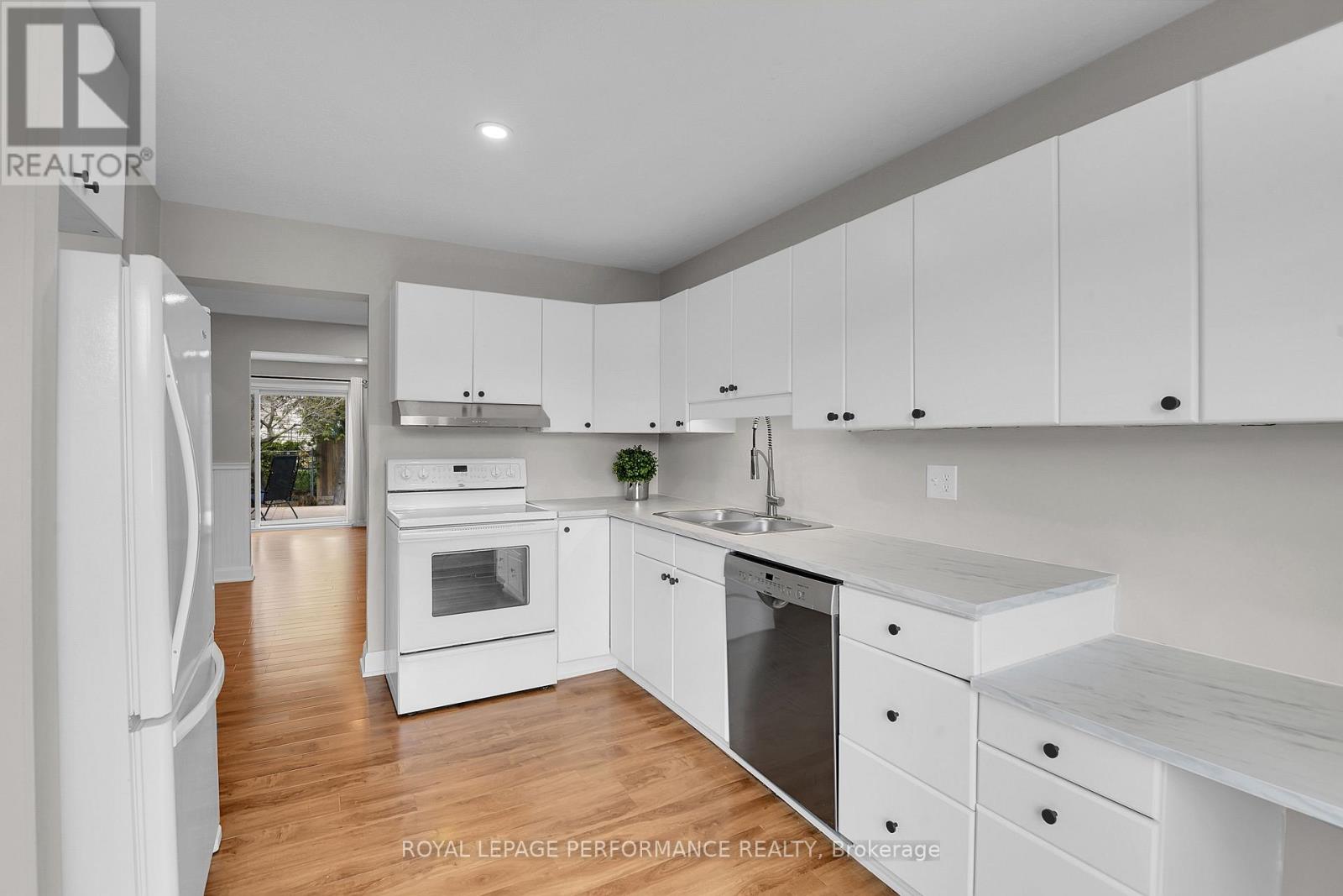 25 - 890 Cahill Drive W