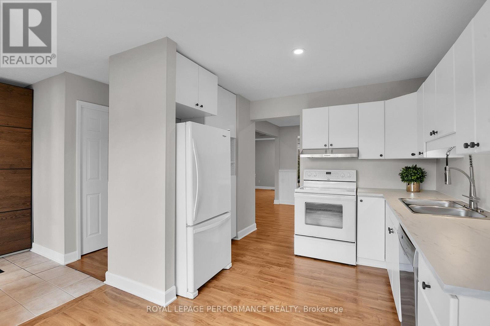 25 - 890 Cahill Drive W