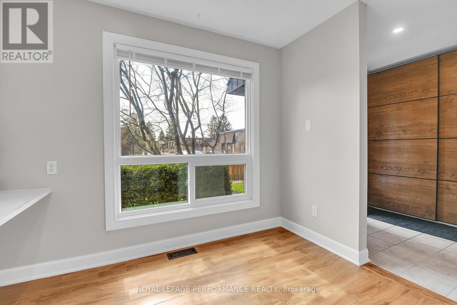 25 - 890 Cahill Drive W