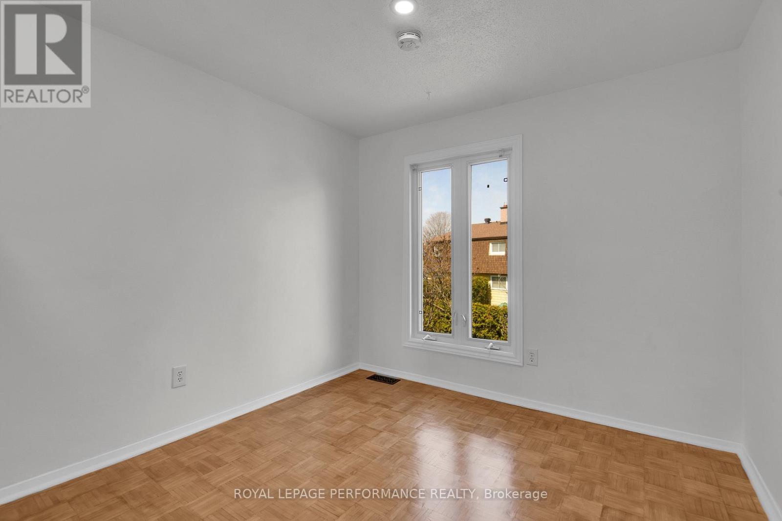 25 - 890 Cahill Drive W