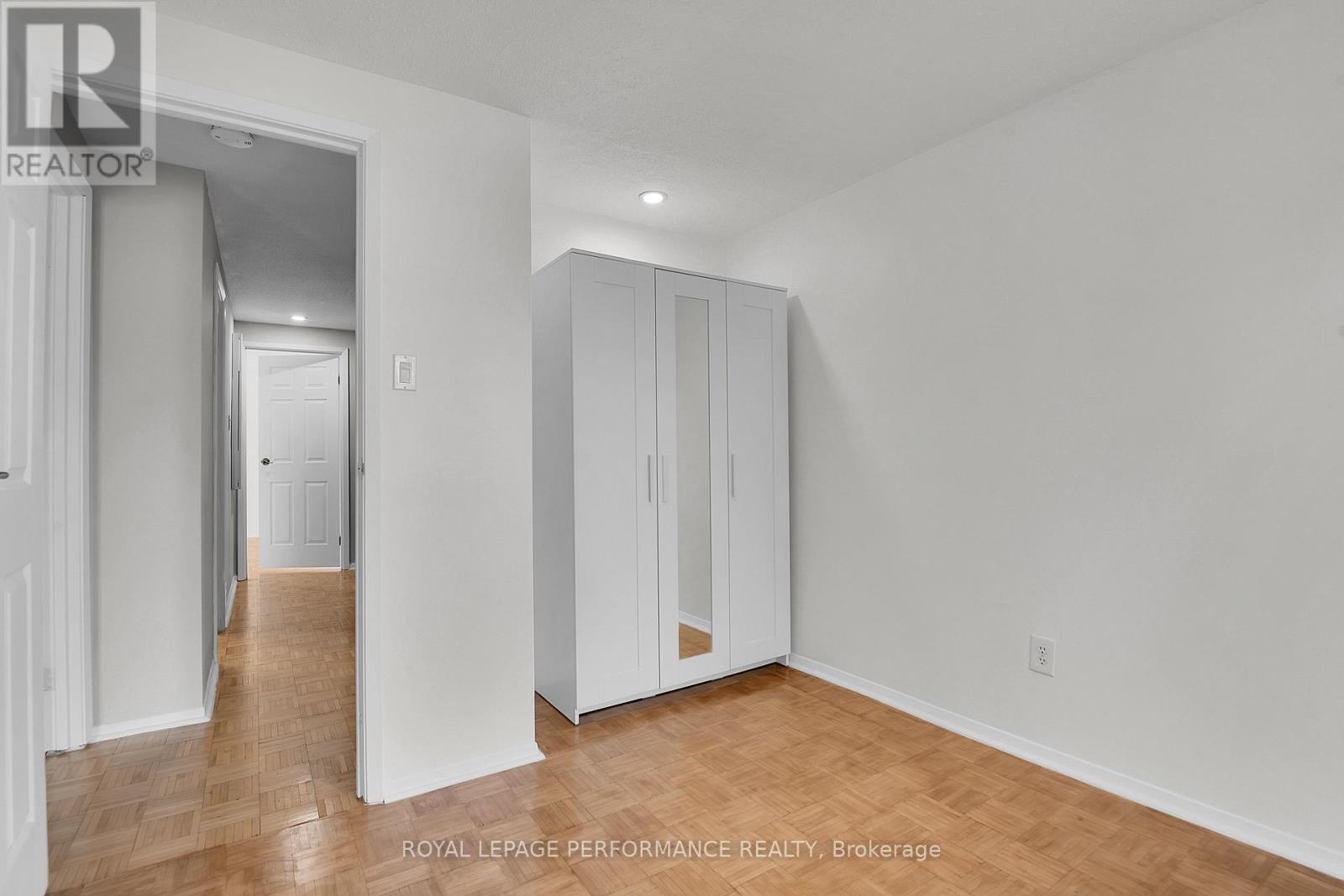 25 - 890 Cahill Drive W