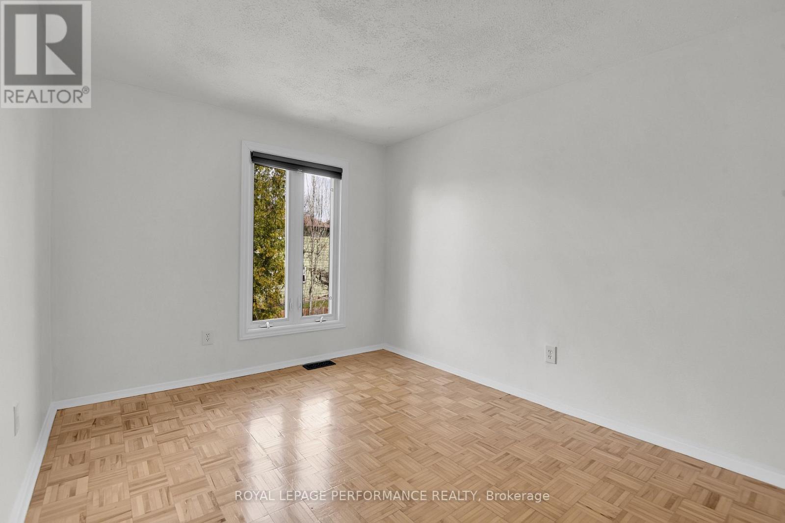 25 - 890 Cahill Drive W