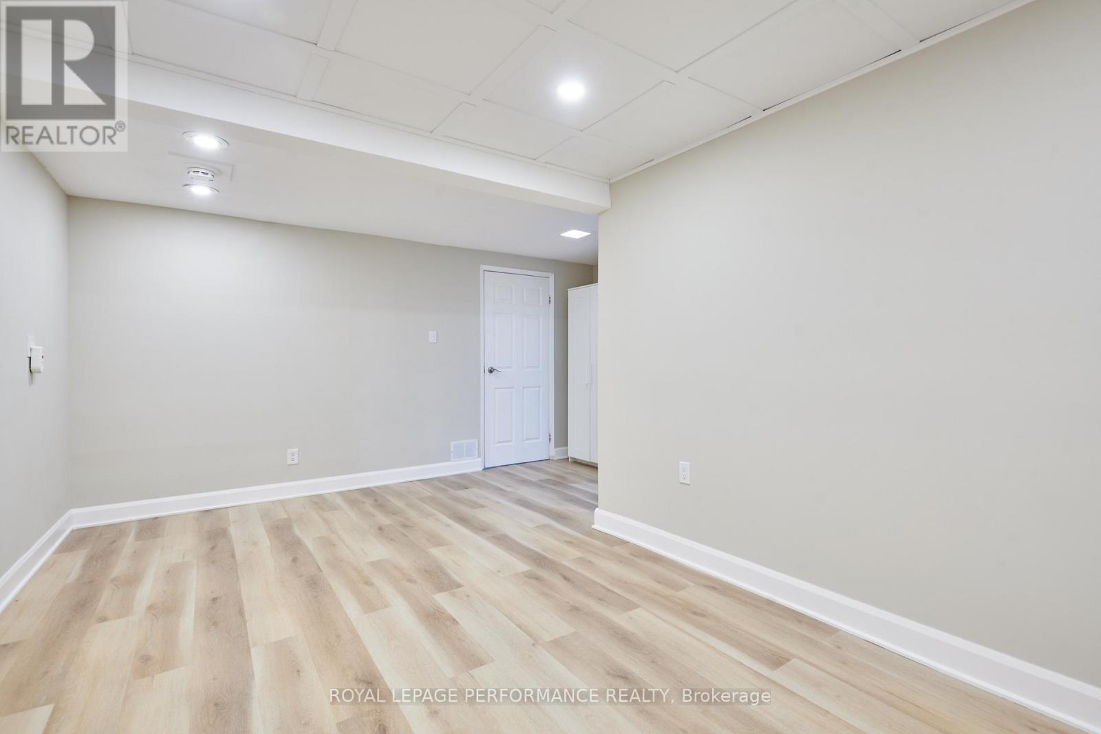 25 - 890 Cahill Drive W