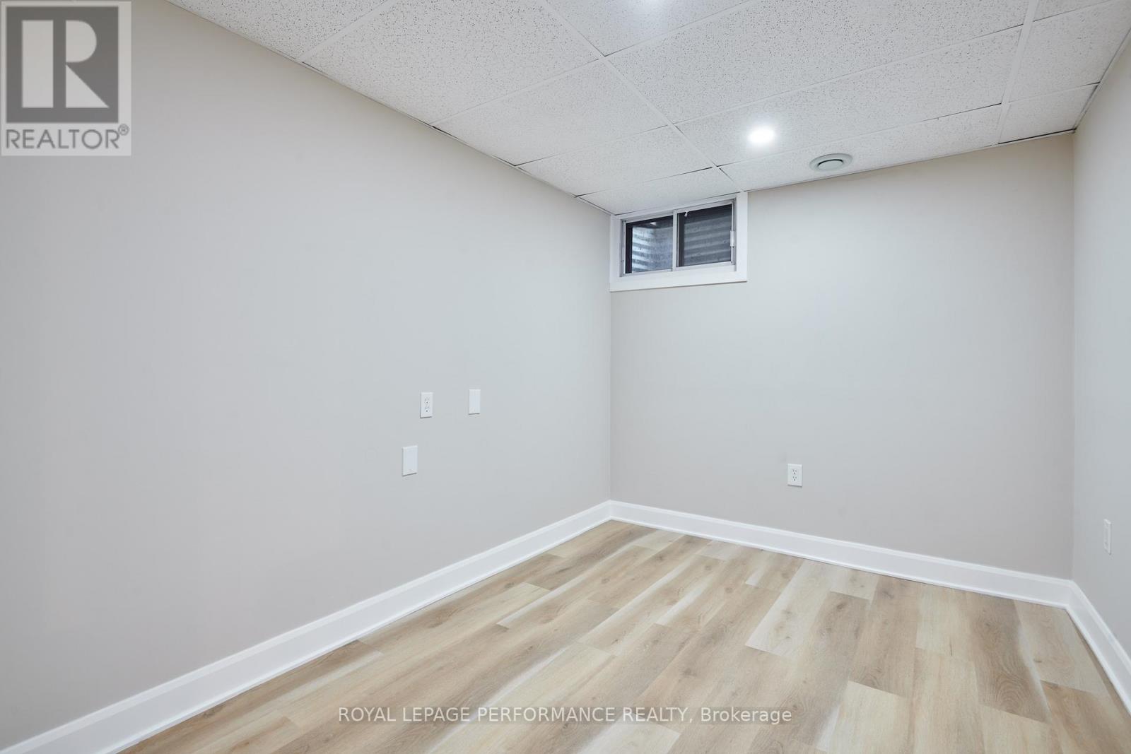 25 - 890 Cahill Drive W