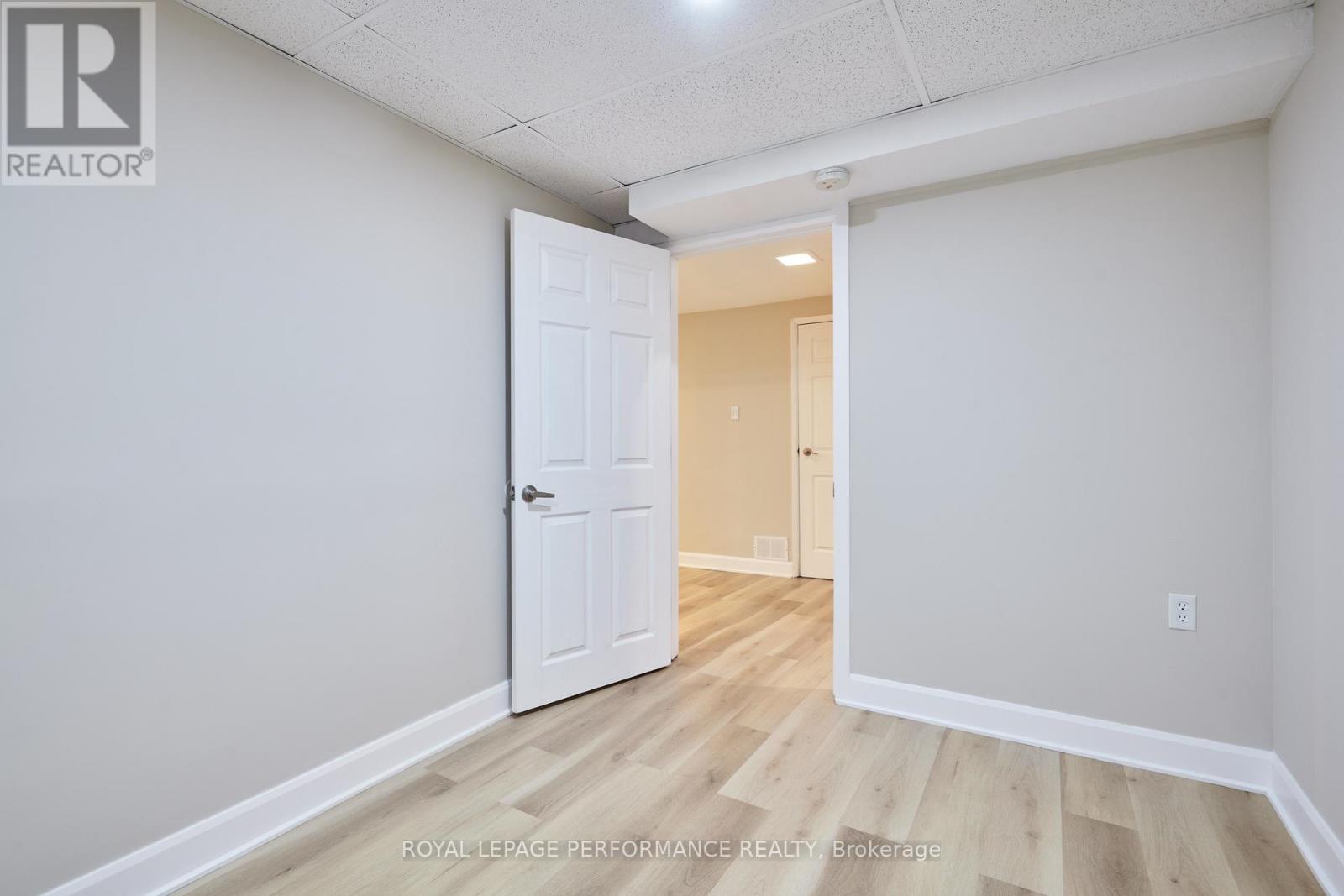 25 - 890 Cahill Drive W