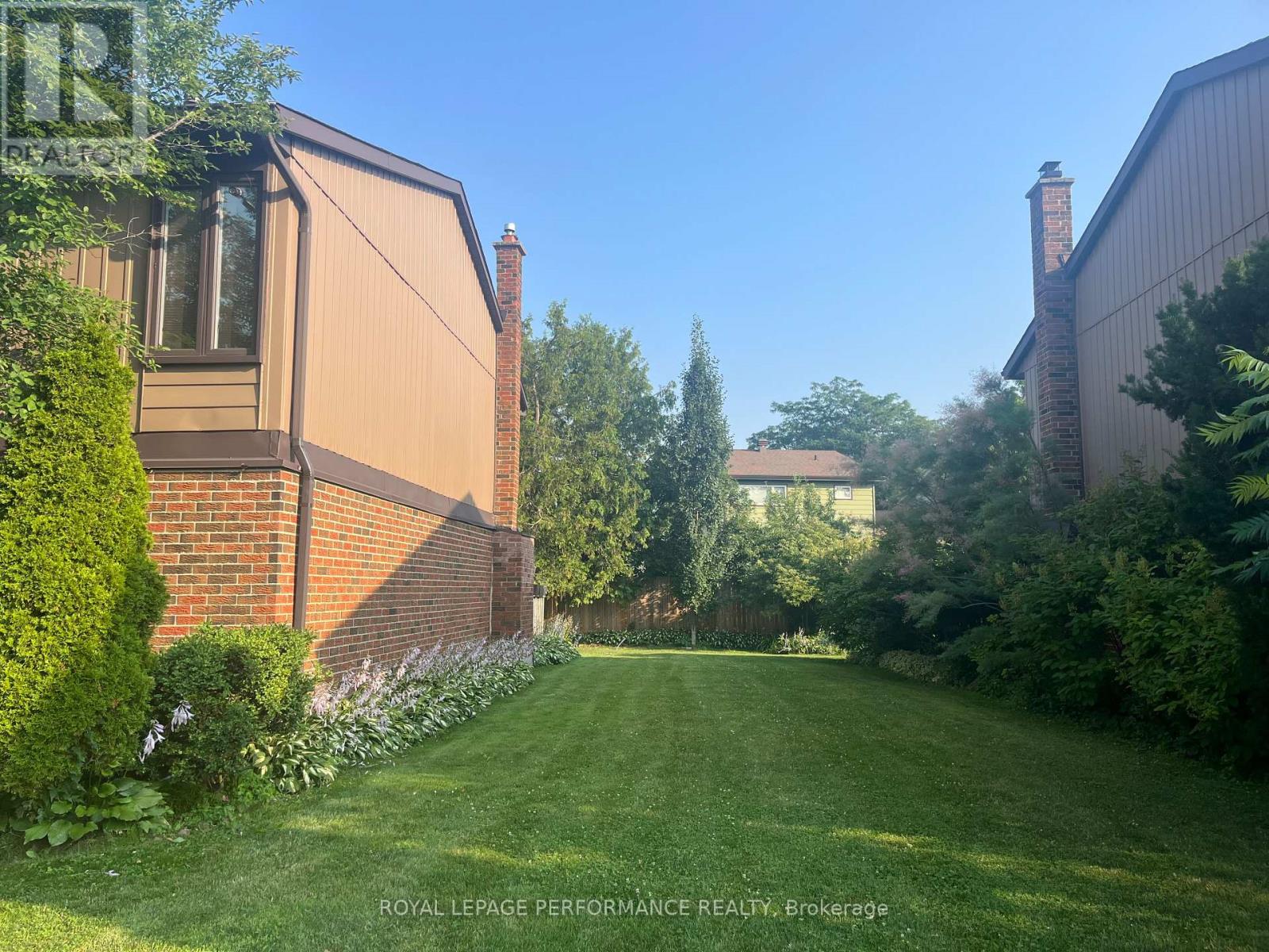 25 - 890 Cahill Drive W