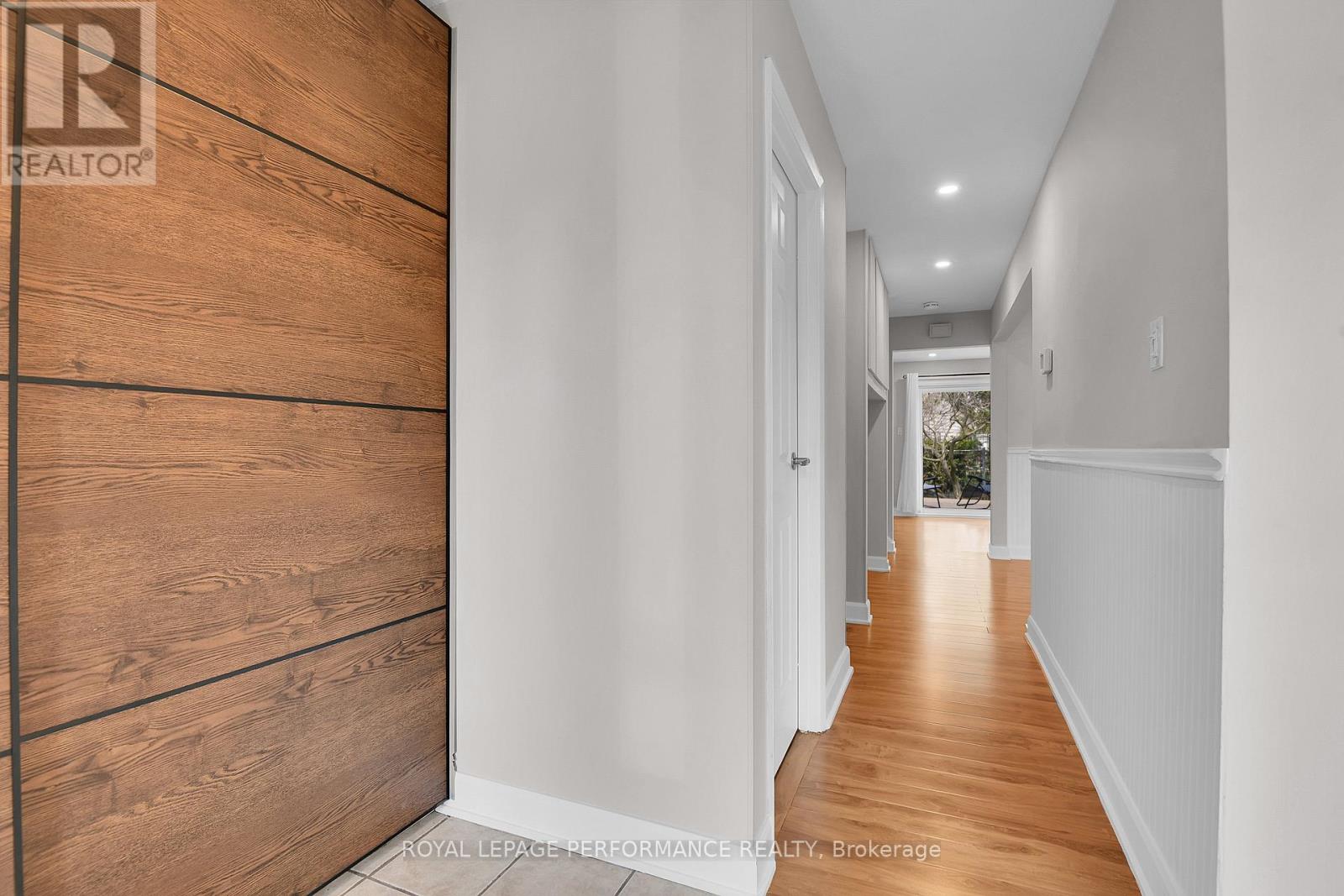 25 - 890 Cahill Drive W