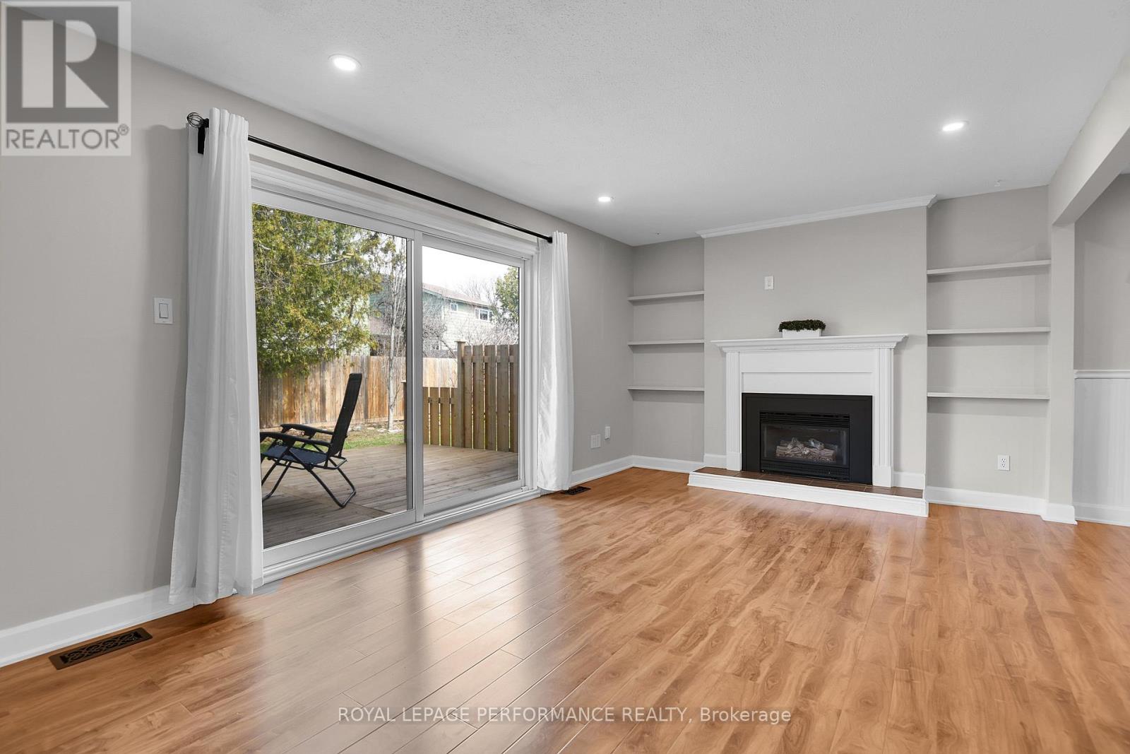 25 - 890 Cahill Drive W