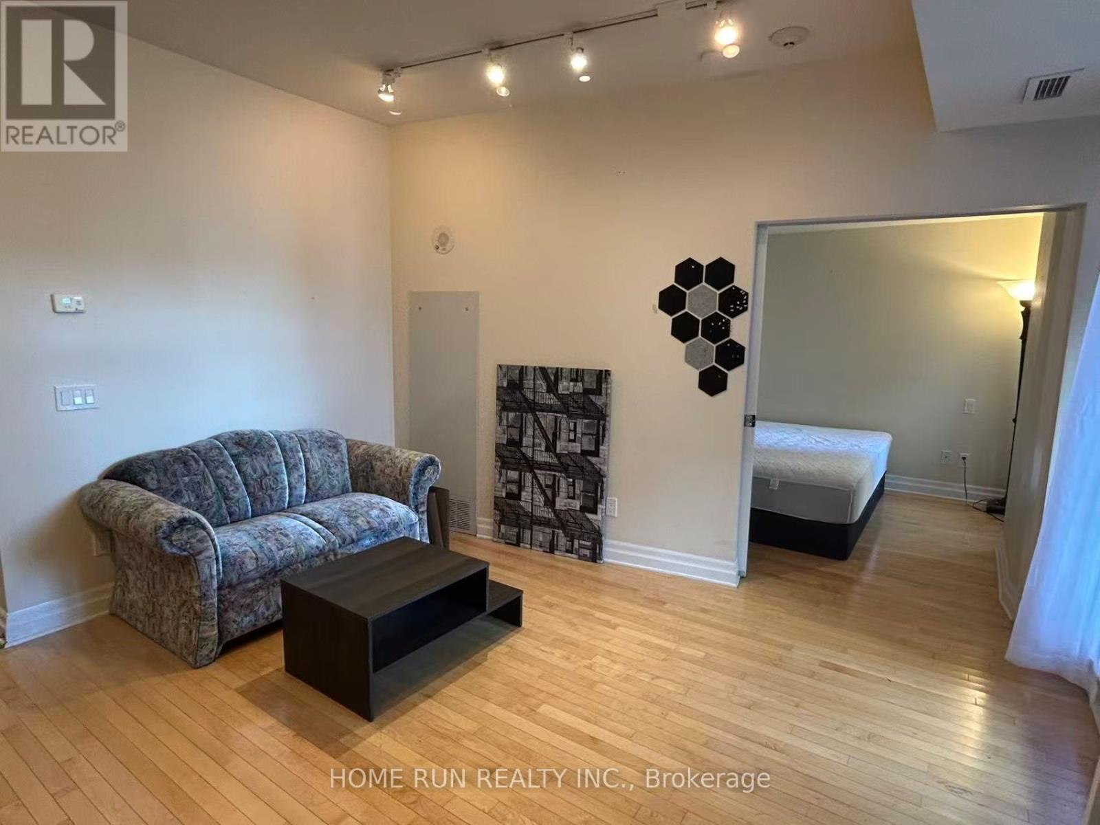 1007 - 245 Kent Street