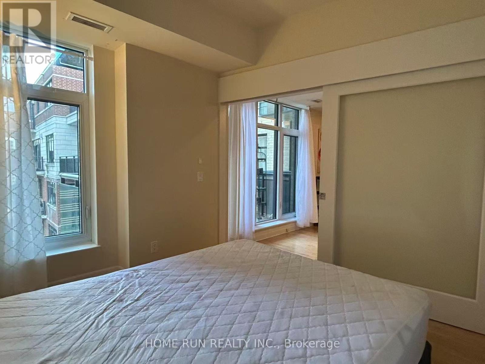 1007 - 245 Kent Street