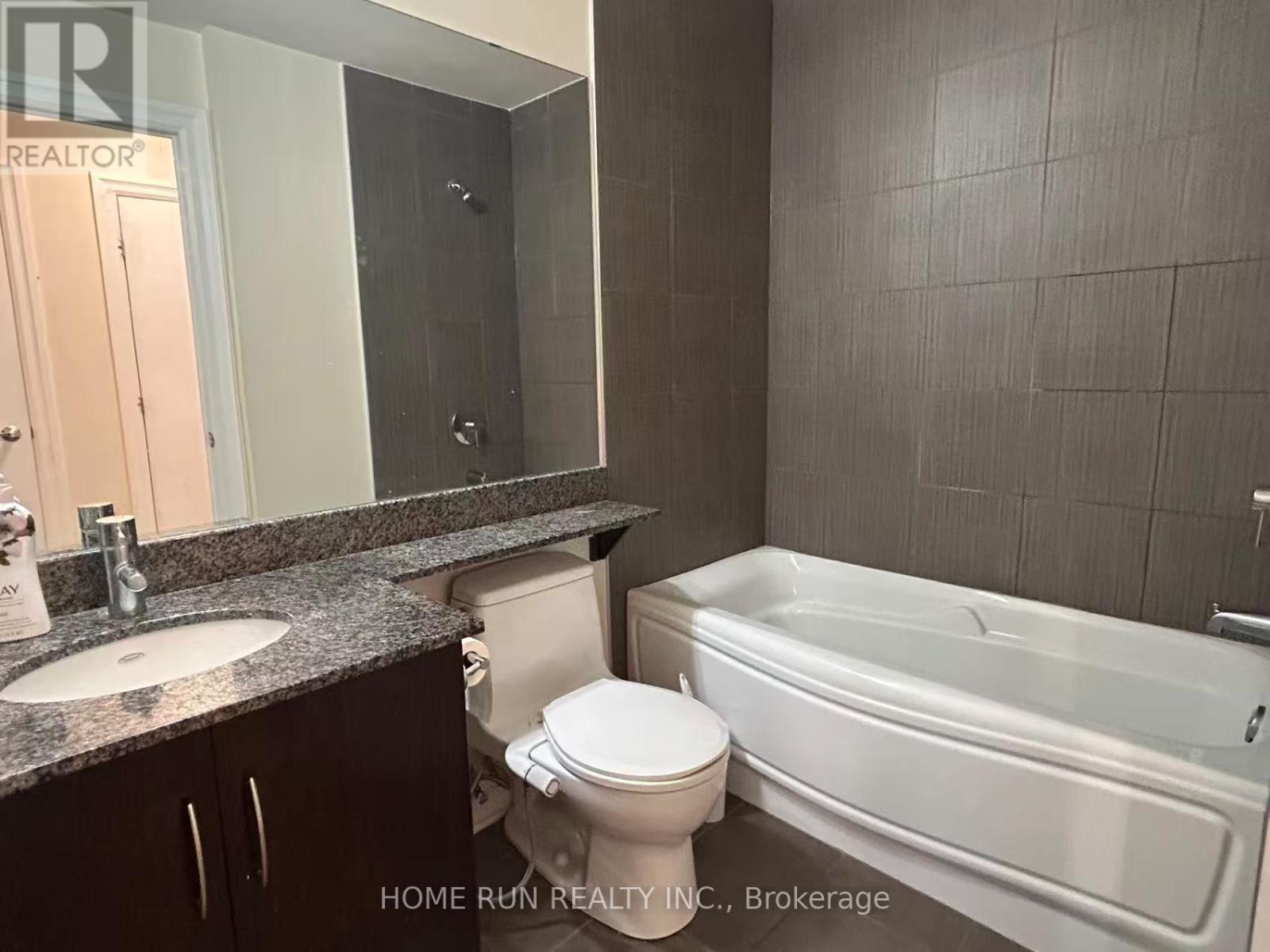 1007 - 245 Kent Street