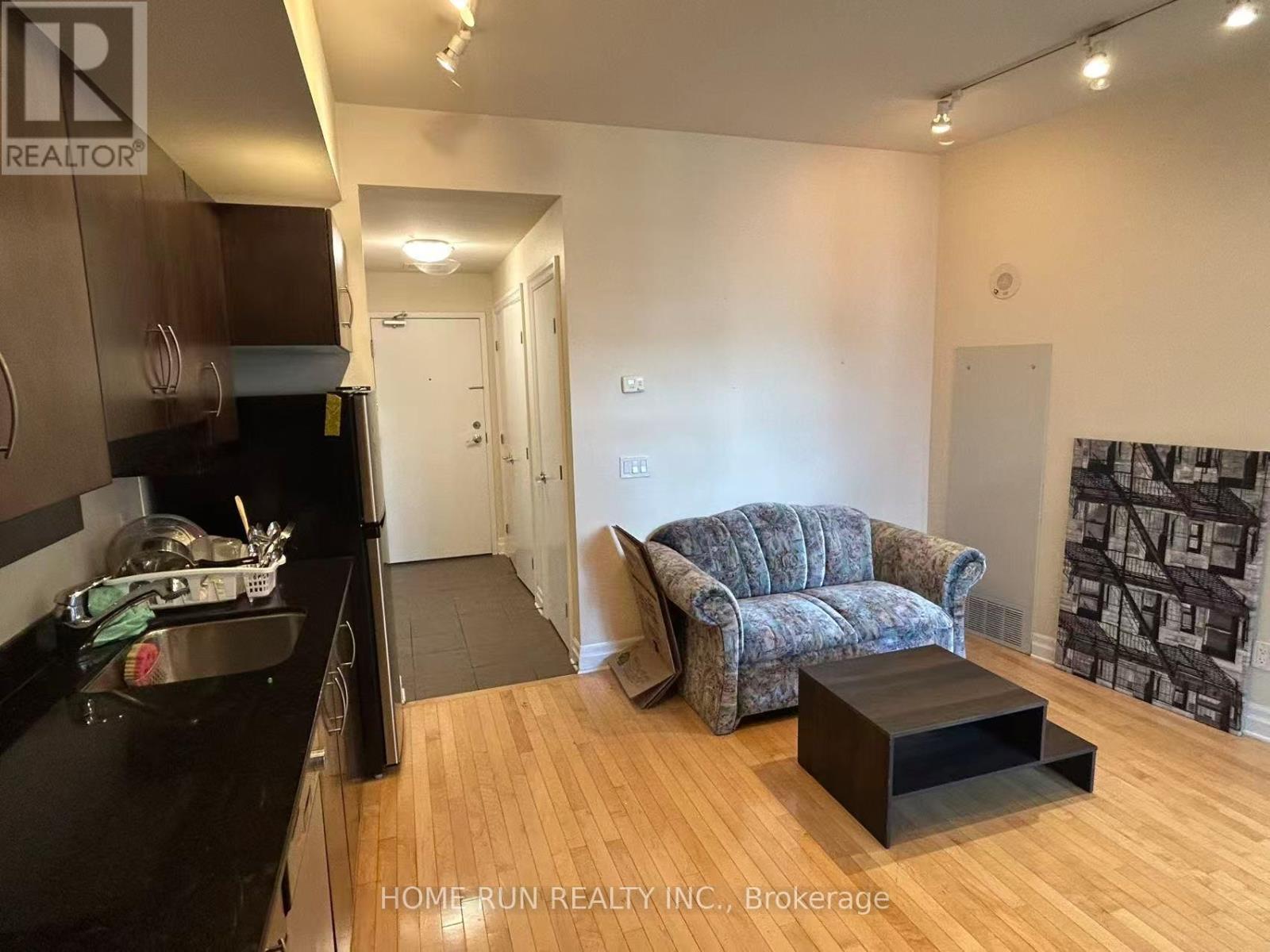 1007 - 245 Kent Street