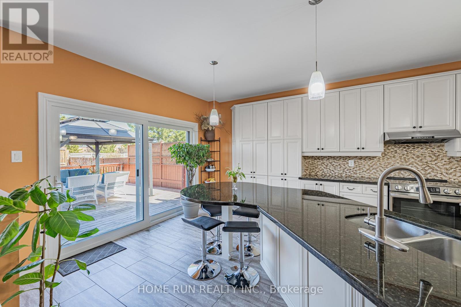 5 Thunderbird Crescent