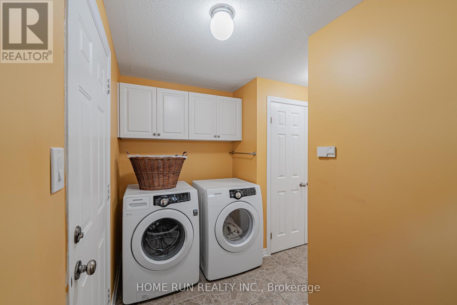 5 Thunderbird Crescent