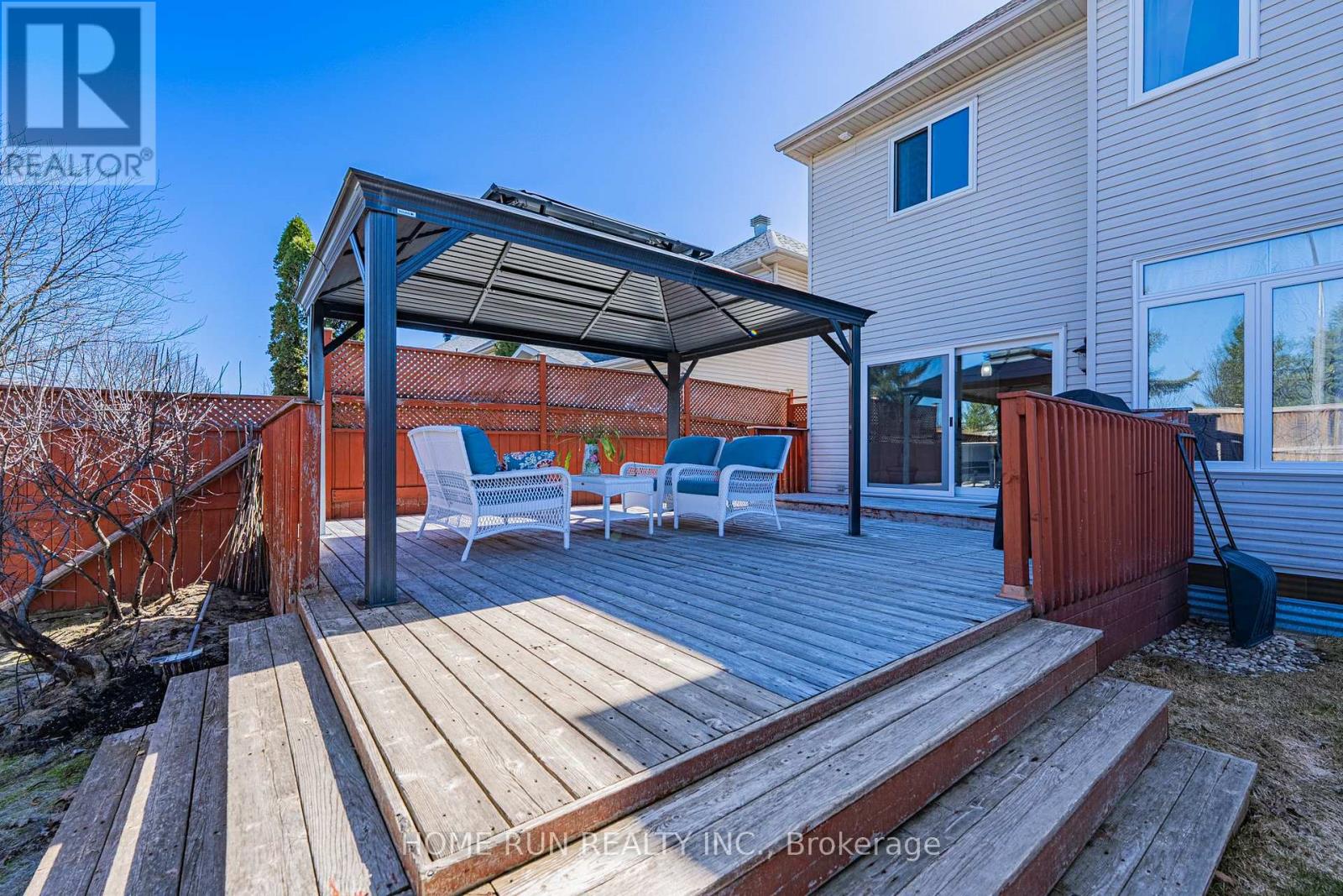 5 Thunderbird Crescent