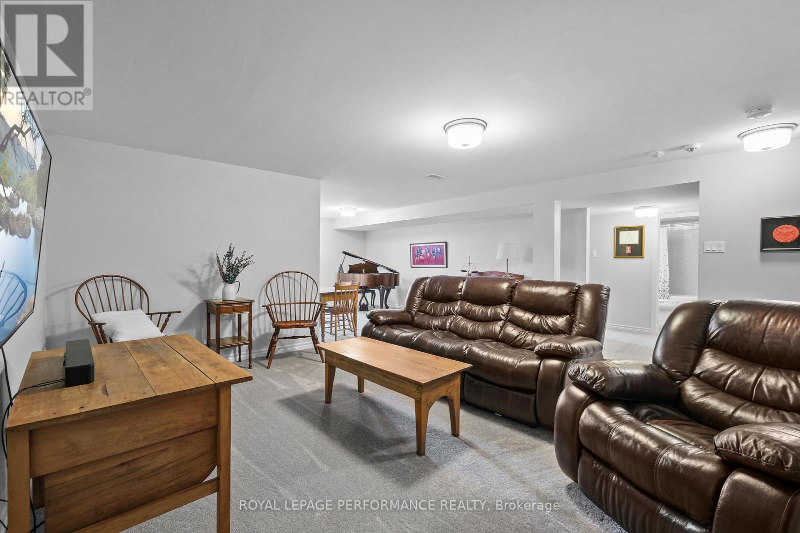 527 Silverbell Crescent